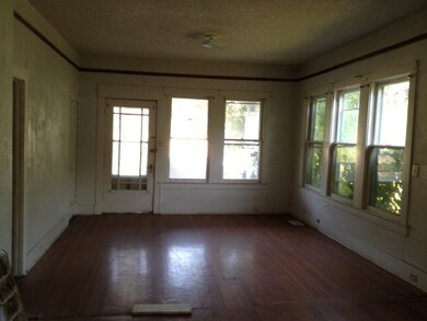 633 E Cedar St, Seguin, TX 78155 - photo 4