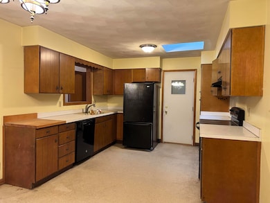 2411 E West Hart Rd, Beloit, WI 53511 - photo 7