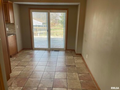 2806 W 47th St, Davenport, IA 52806 - photo 6