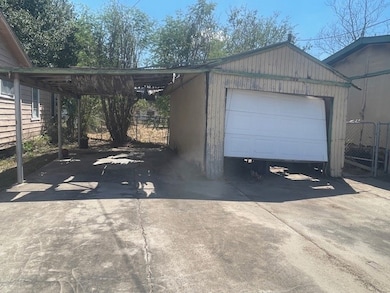 209 S Terrell St, Falfurrias, TX 78355 - photo 3