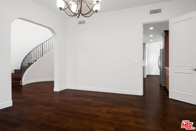 18326 Columbus Cir, Tarzana, CA 91356 - photo 6