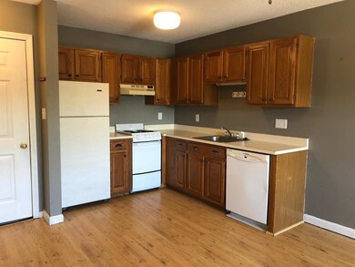 264 Main St unit 17 Unit C, Lincoln, NH 03251 - photo 3