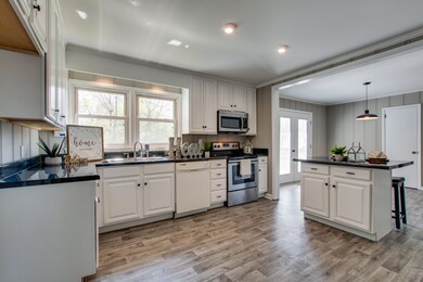 104 Whiteside St, Shelbyville, TN 37160 - photo 4