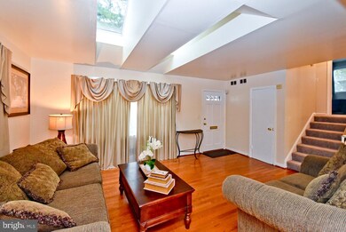 8305 Nicholson Ct, New Carrollton, MD 20784 - photo 5