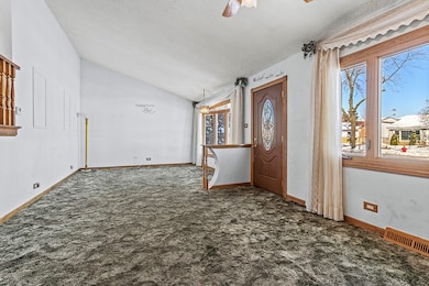 4317 W Linecrest Dr, Alsip, IL 60803 - photo 2