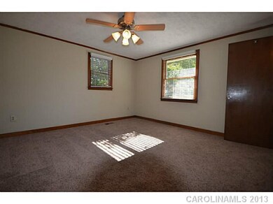 Bedroom - Master bedroom - new carpet, ceiling fan