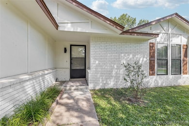 1112 W 20th St, Claremore, OK 74017 - photo 4