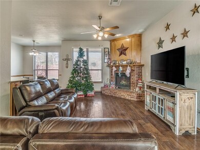 2301 NE 7th St, Moore, OK 73160 - photo 6