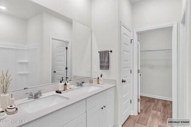 Virtual stage - master bathroom