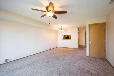 1200 Daleview Dr unit 3, Marion, IA 52302 - photo 6