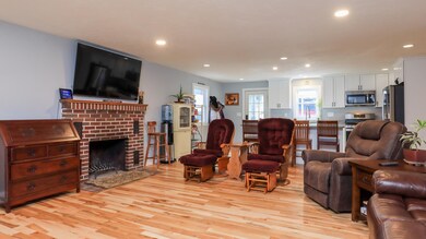 9 Hemlock Shore Dr, Atkinson, NH 03811 - photo 2