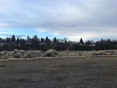 614 NW 13th St, Redmond, OR 97756 - photo 3