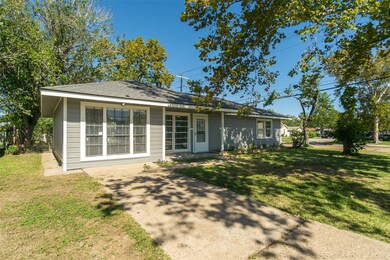 Charming 3/1/2, freshly painted in Texas City!