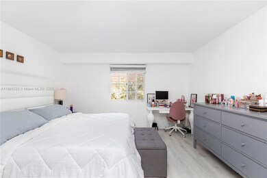 2961 NE 185th St unit 1617, Miami, FL 33180 - photo 2