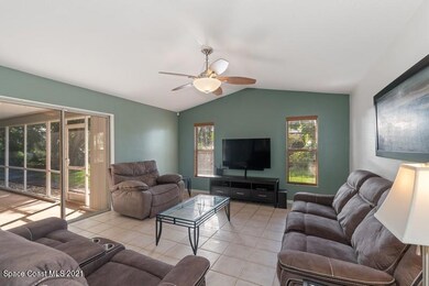 05_1895AtriumDr_3_FamilyRoom_FlexMLS800x