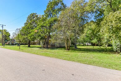 1503 Smith St, Waller, TX 77484 - photo 5