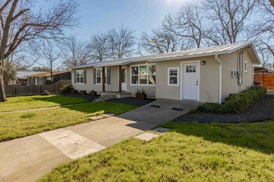 113 Shaw Ave, Fredericksburg, TX 78624 - photo 2