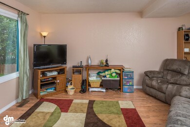 8111 Nadine St Anchorage AK-large-005-Li