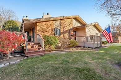 950 Pilgrim Pkwy unit D, Elm Grove, WI 53122 - photo 2