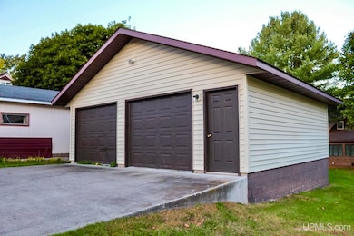 902 Calumet St, Lake Linden, MI 49945 - photo 3