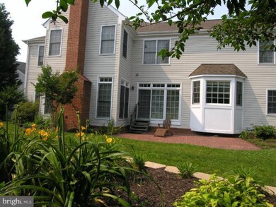 8303 Lord Fairfax Ct, Vienna, VA 22182 - photo 7