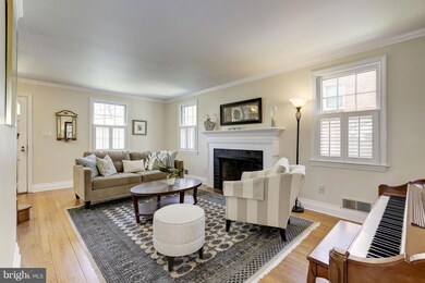 4330 Kentbury Dr, Bethesda, MD 20814 - photo 2