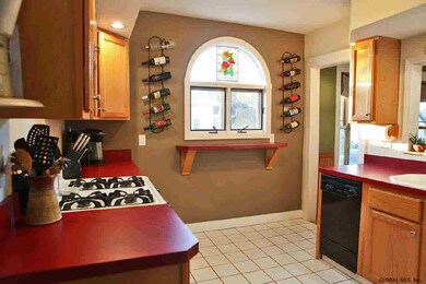 117 Hunter St, Glens Falls, NY 12801 - photo 4