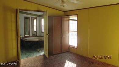 Master Bedroom / Bath