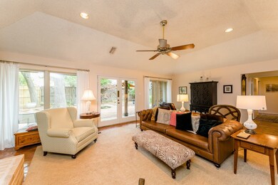 10206 Briar Forest Dr, Houston, TX 77042 - photo 5