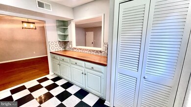 55 Skyhill Rd unit 201, Alexandria, VA 22314 - photo 3