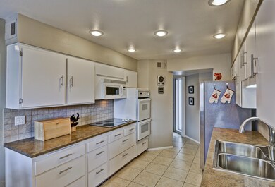 17460 N 106th Ave, Sun City, AZ 85373 - photo 6
