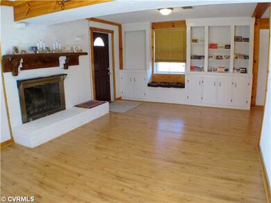 Den/Family/Great Room - Built-in shelving and a wi