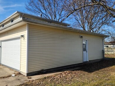 786 Castlebar Dr, North Tonawanda, NY 14120 - photo 3