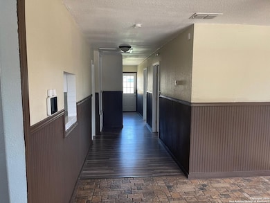 516 E Holland St, Crystal City, TX 78839 - photo 3