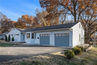 5308 Mcanany Dr, Shawnee, KS 66203 - photo 2