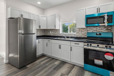 302 W Freeman St, Frankfort, IN 46041 - photo 4