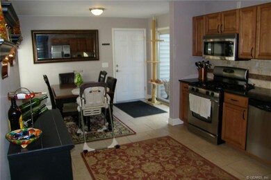 Kitchen eat-in area