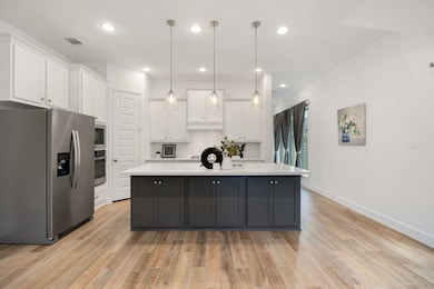Any chef's dream, this stunning kitchen is perfect for everyday life as well as entertaining family and friends!