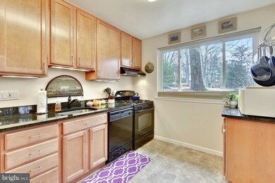 1629 Parkcrest Cir unit 100, Reston, VA 20190 - photo 5