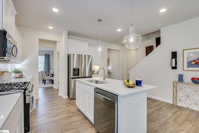 1021 Skidaway Dr, Spartanburg, SC 29303 - photo 7