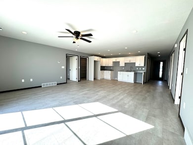 204 34th Ave W, Spencer, IA 51301 - photo 2