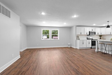 212 N Hendricks St, Warren, IN 46792 - photo 7