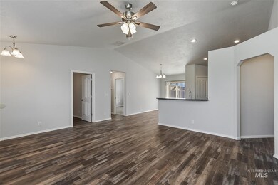 525 Seasons Ct, Nampa, ID 83686 - photo 5