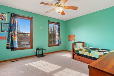 2611 Partlow Dr, Naperville, IL 60564 - photo 2