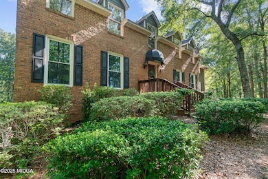 137 Colebrook Dr-002
