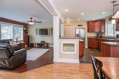 439 Webster St, Batavia, IL 60510 - photo 3