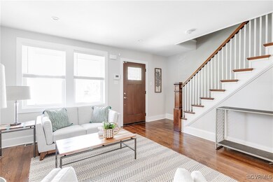 Double windows facing front