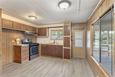 D-web-or-mls-335-tavis-dr