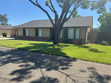 1407 Fayette Ln, Redding, CA 96003 - photo 2