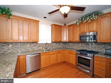 28 Pemberton Ln, East Windsor, NJ 08520 - photo 3